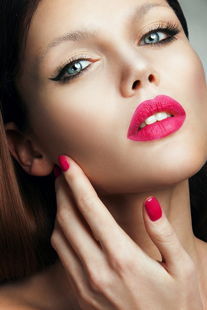 Make Up Pink Nails and Lips