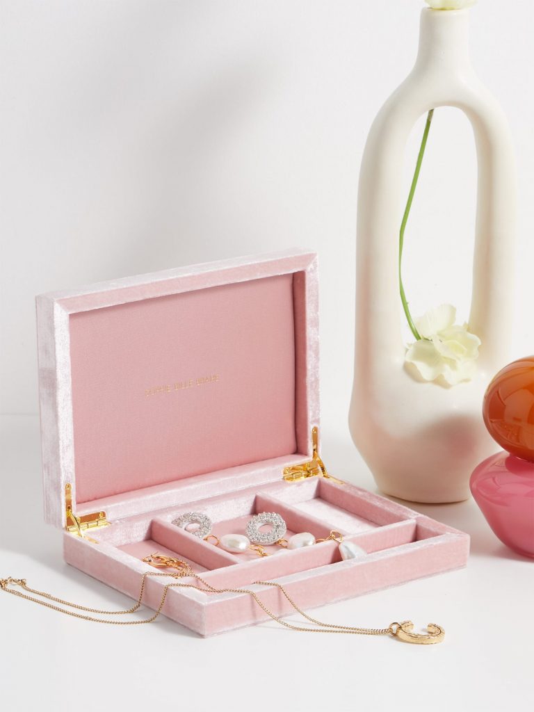 Organise Your Most Precious Pieces With A Luxury Jewellery Box ...